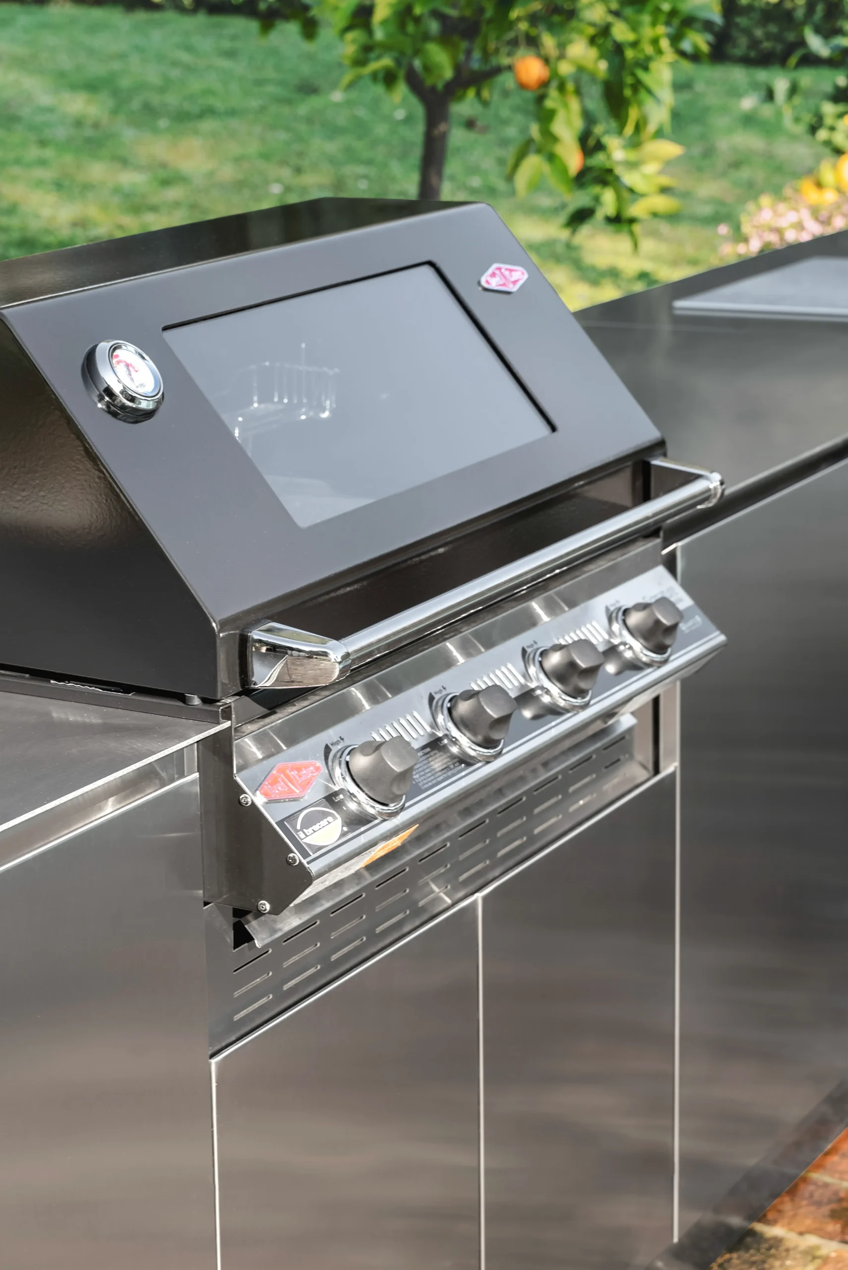 OUTDOOR KITCHEN
